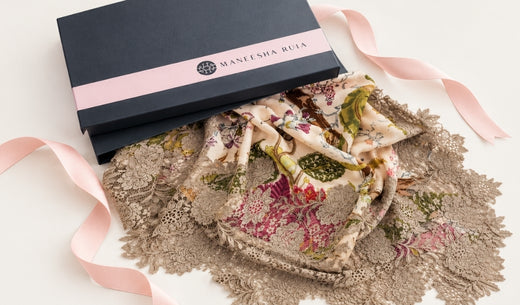 Meaningful Holiday Gifts for Her: Choose a Scarf Around Her Style