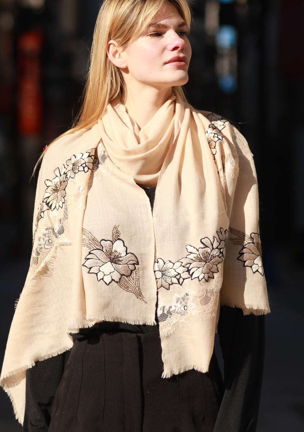Beige Cashmere Scarf
Beige Embroidery & Lace