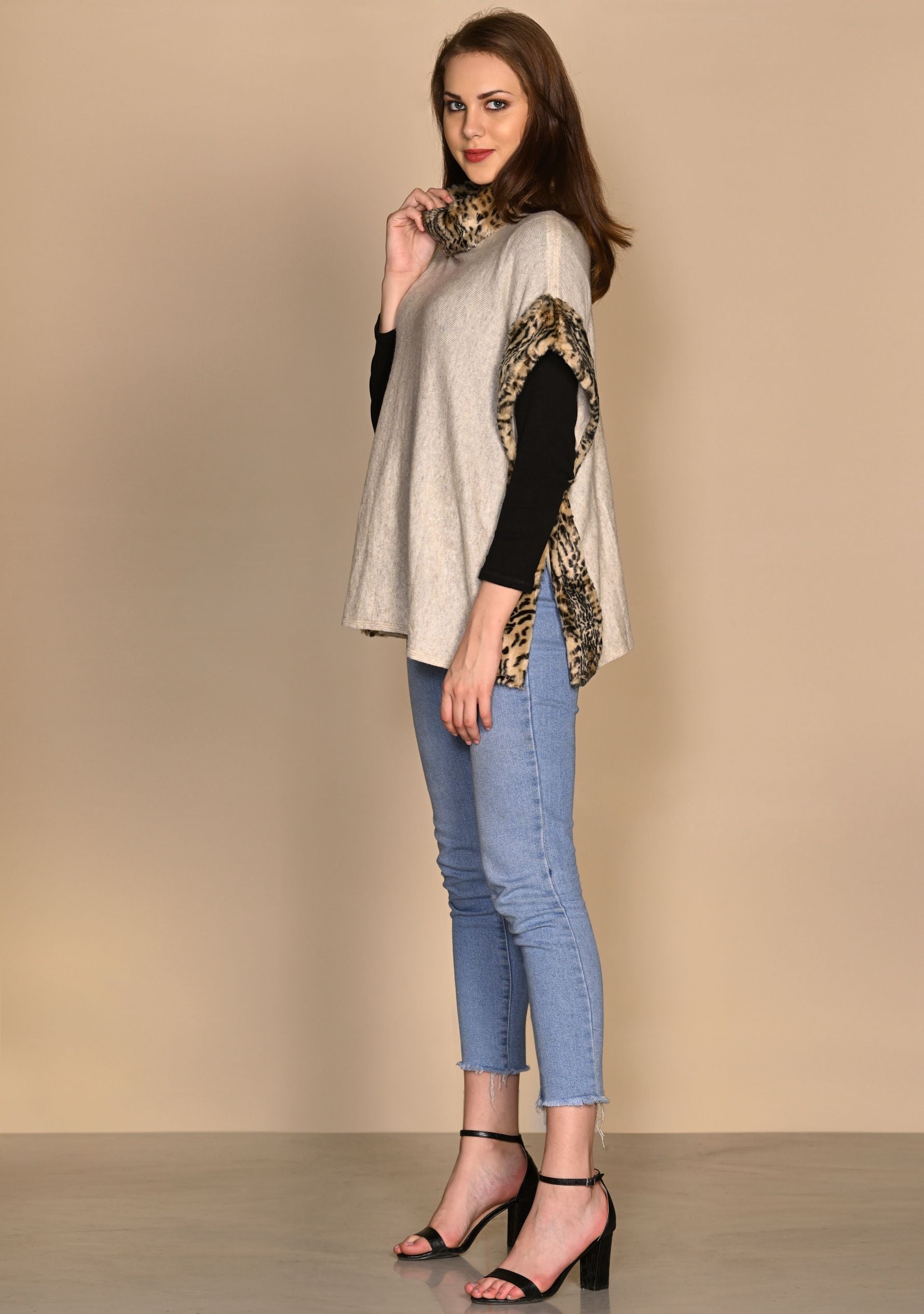 Oatmeal Melange Wool Poncho
Tiger Faux Fur