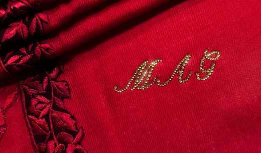 Personalized Gifts for Her: Why a Monogrammed Scarf Feels Truly Special
