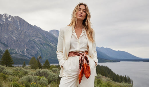 How to Wear a Square Scarf: 3 Easy Tying Methods