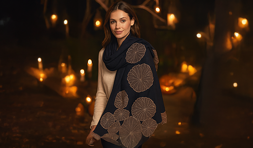 Embellished Evenings: Scarves & Jewellery That Add Drama to Every Halloween Outfit