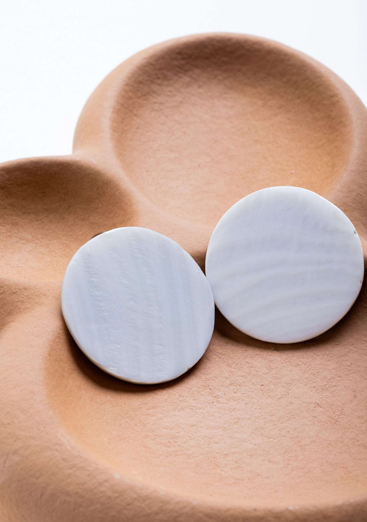 Round White Shell Earrings jewelry