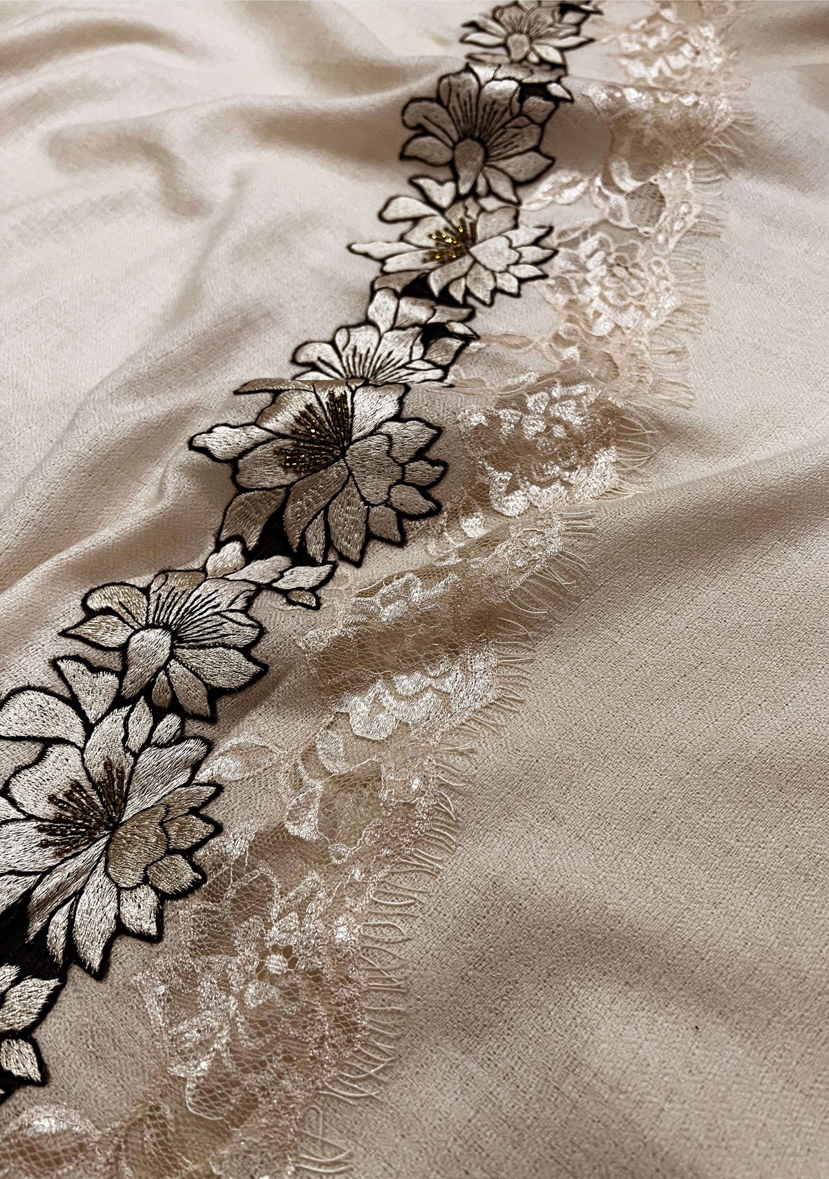 Beige cashmere scarf with beige embroidery and lace