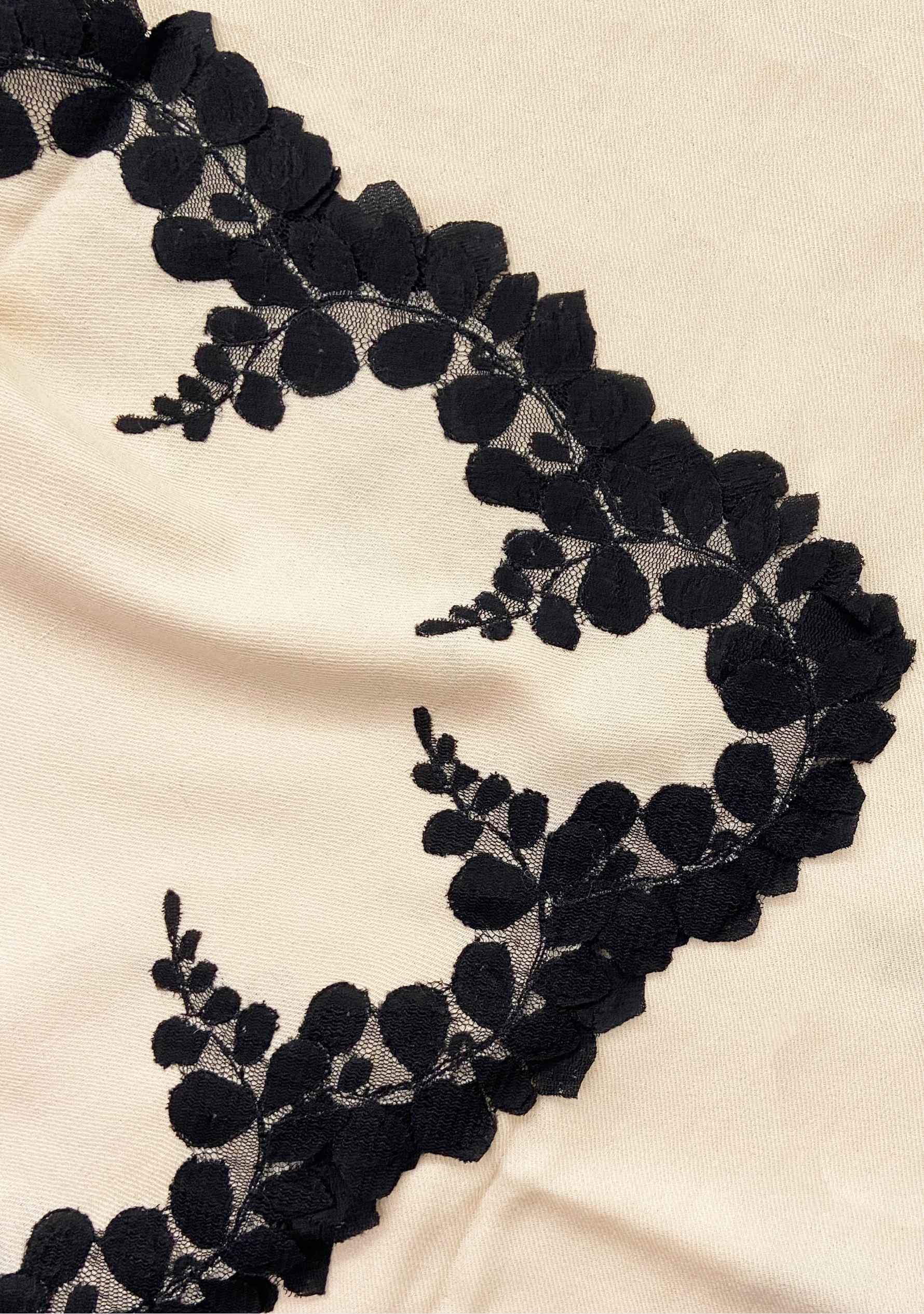 Beige silk and wool scarf with black scalloped lace