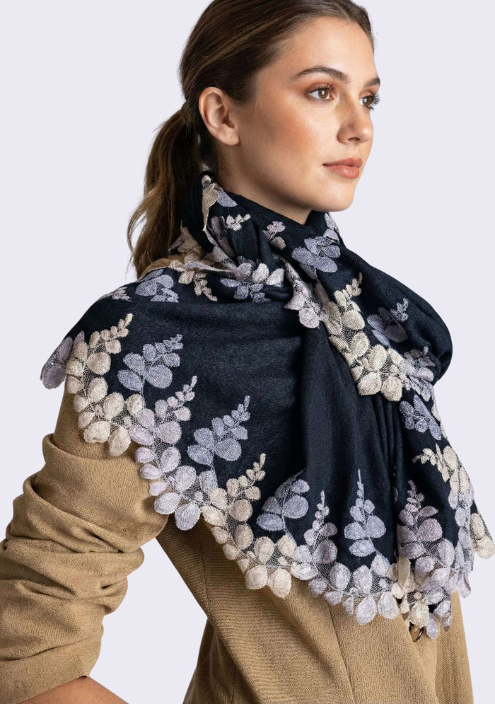 Black wool and silk scarf with mousse, dark gray and natural lace