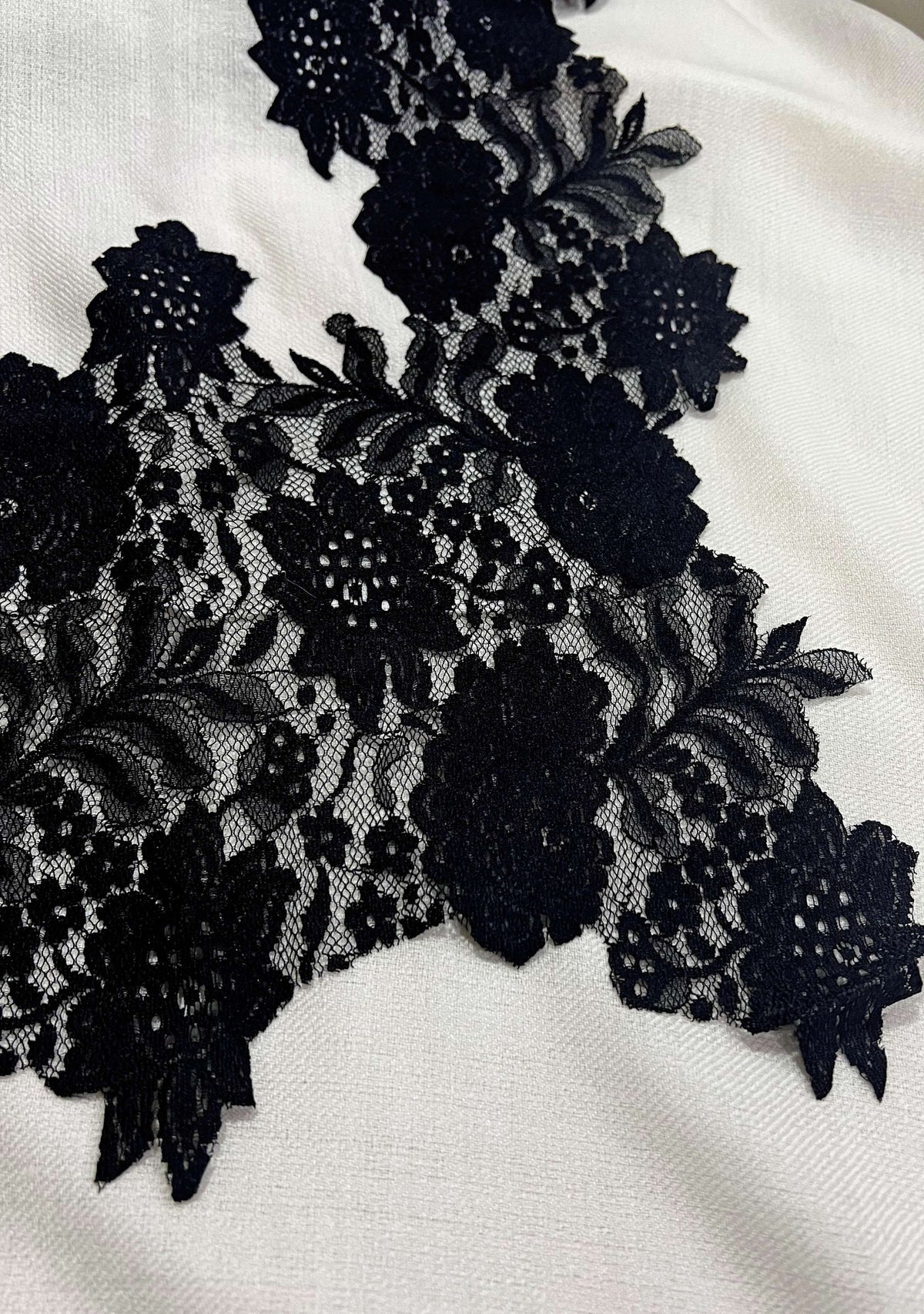 Ivory wool and silk scarf with black lace