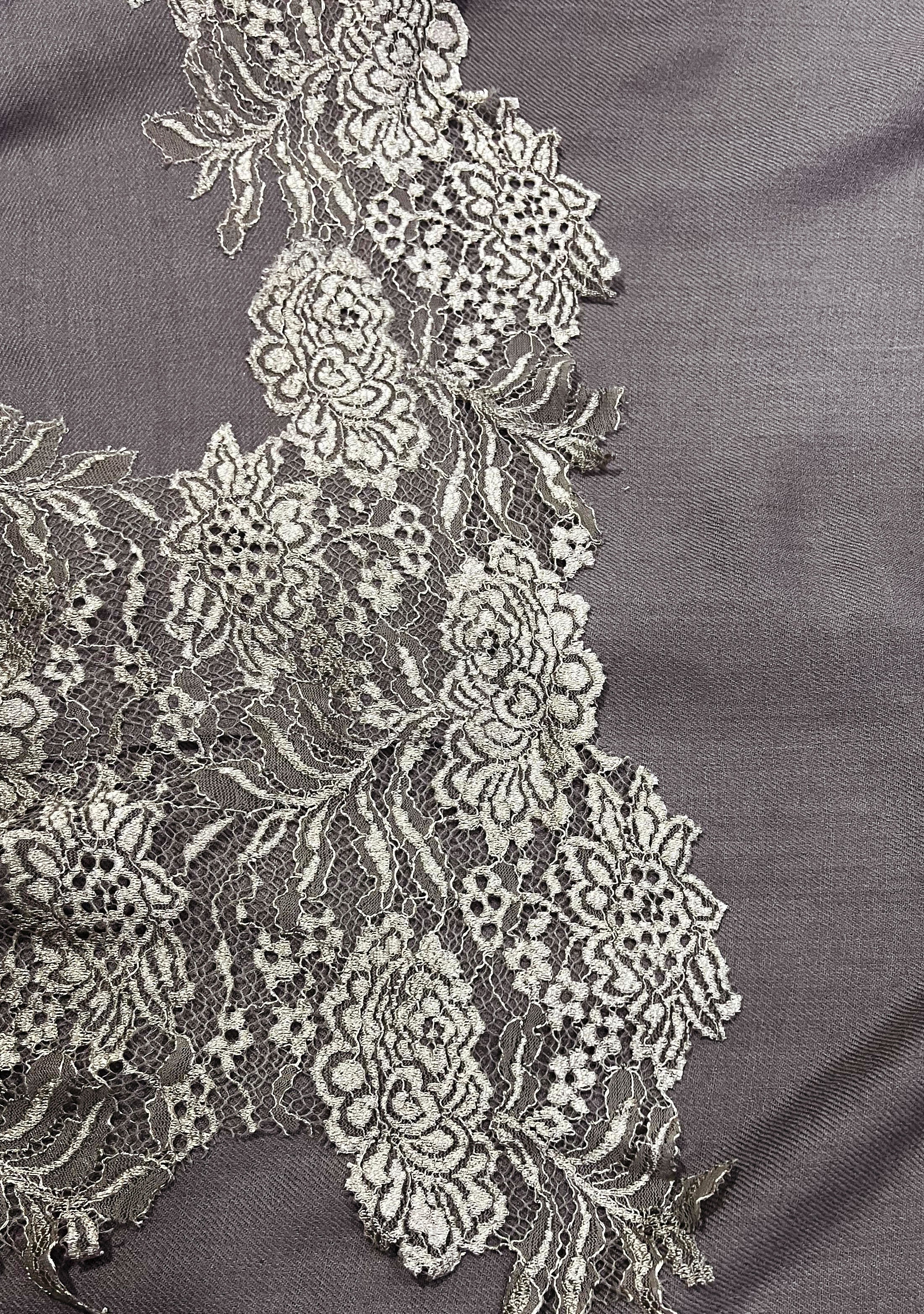 Mousse wool and silk scarf with silver lace