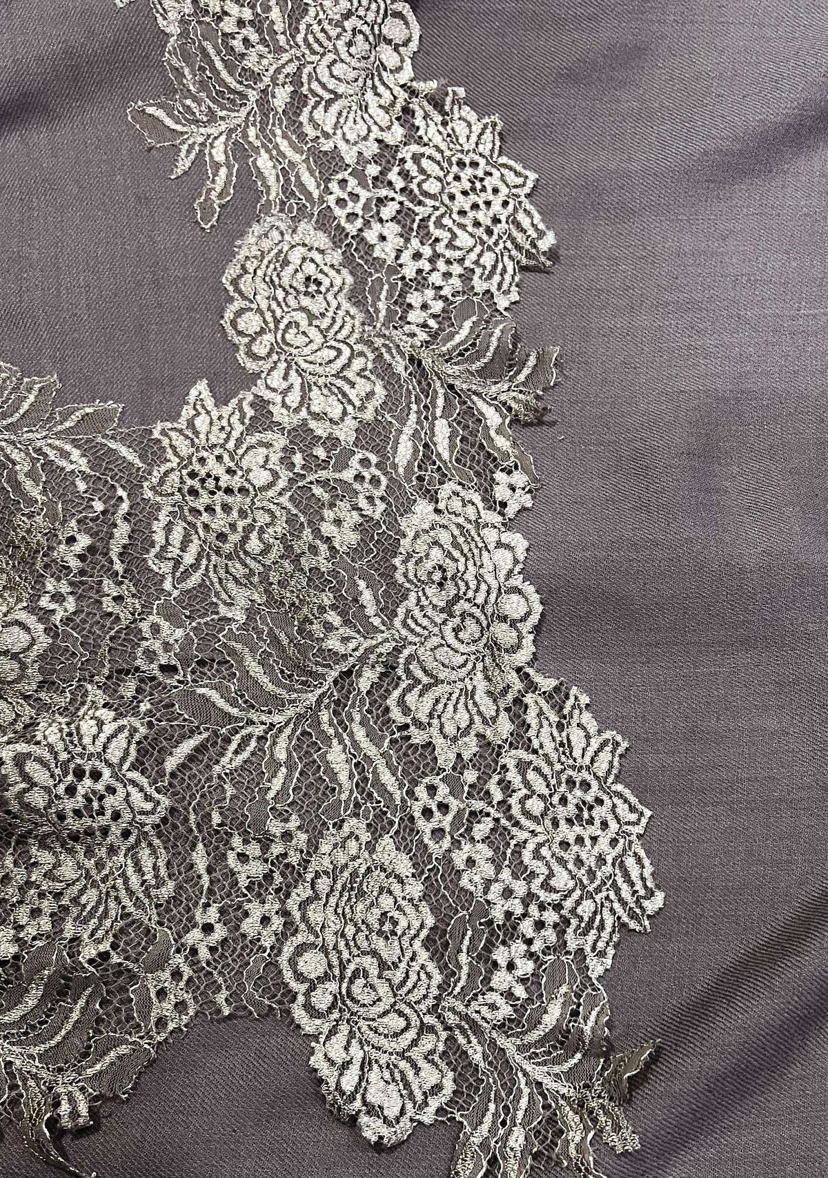 Mousse wool and silk scarf with silver lace